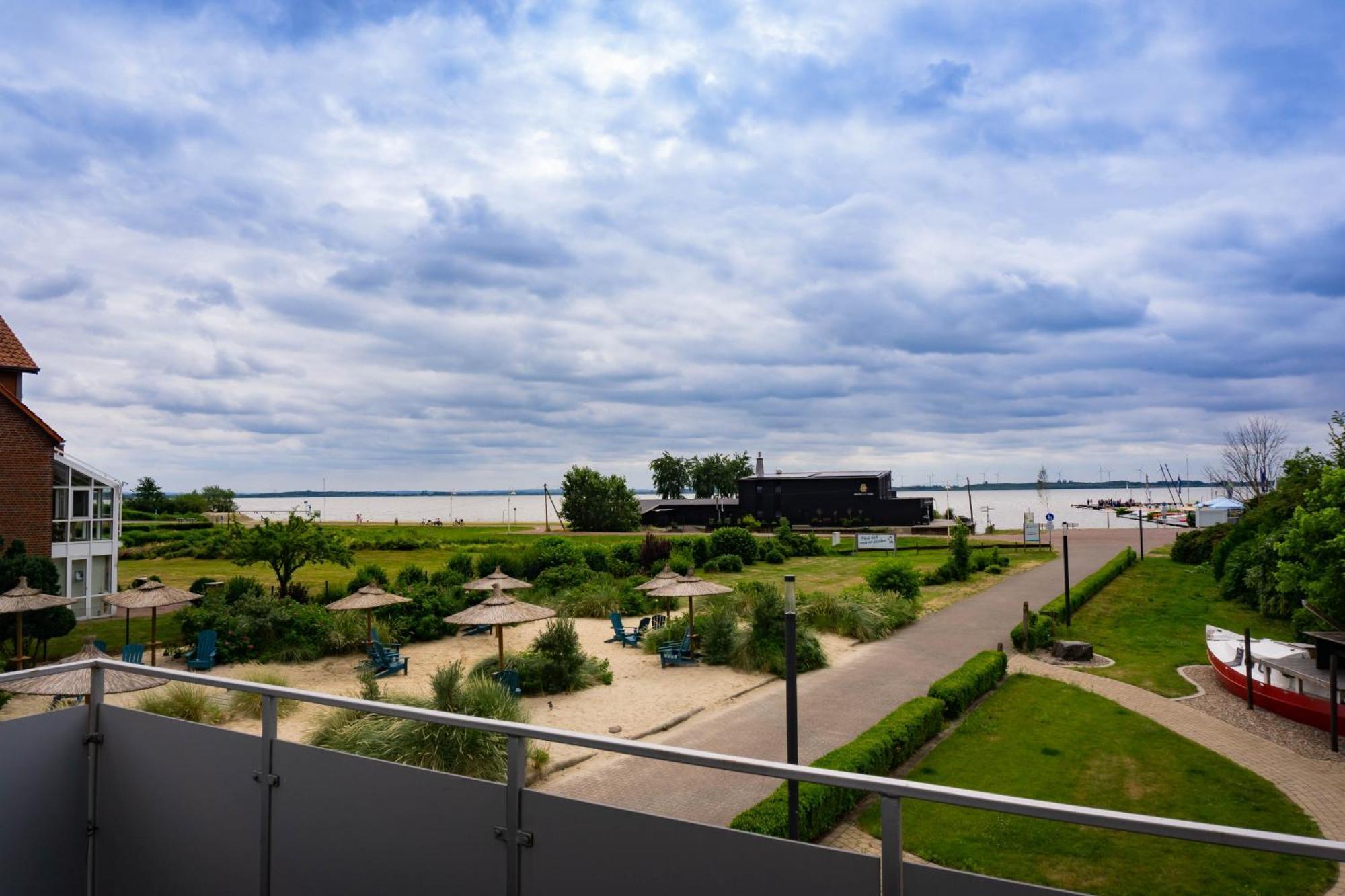 Apartamento Haus Strandglueck - Urlaub Mit Blick Auf Den Duemmer See Lembruch Exterior foto